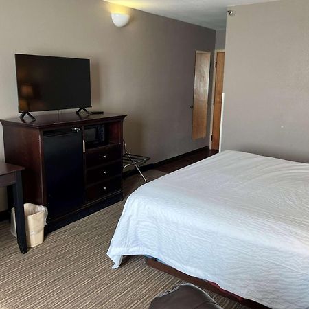 Days Inn By Wyndham Pittsburg Ks Εξωτερικό φωτογραφία