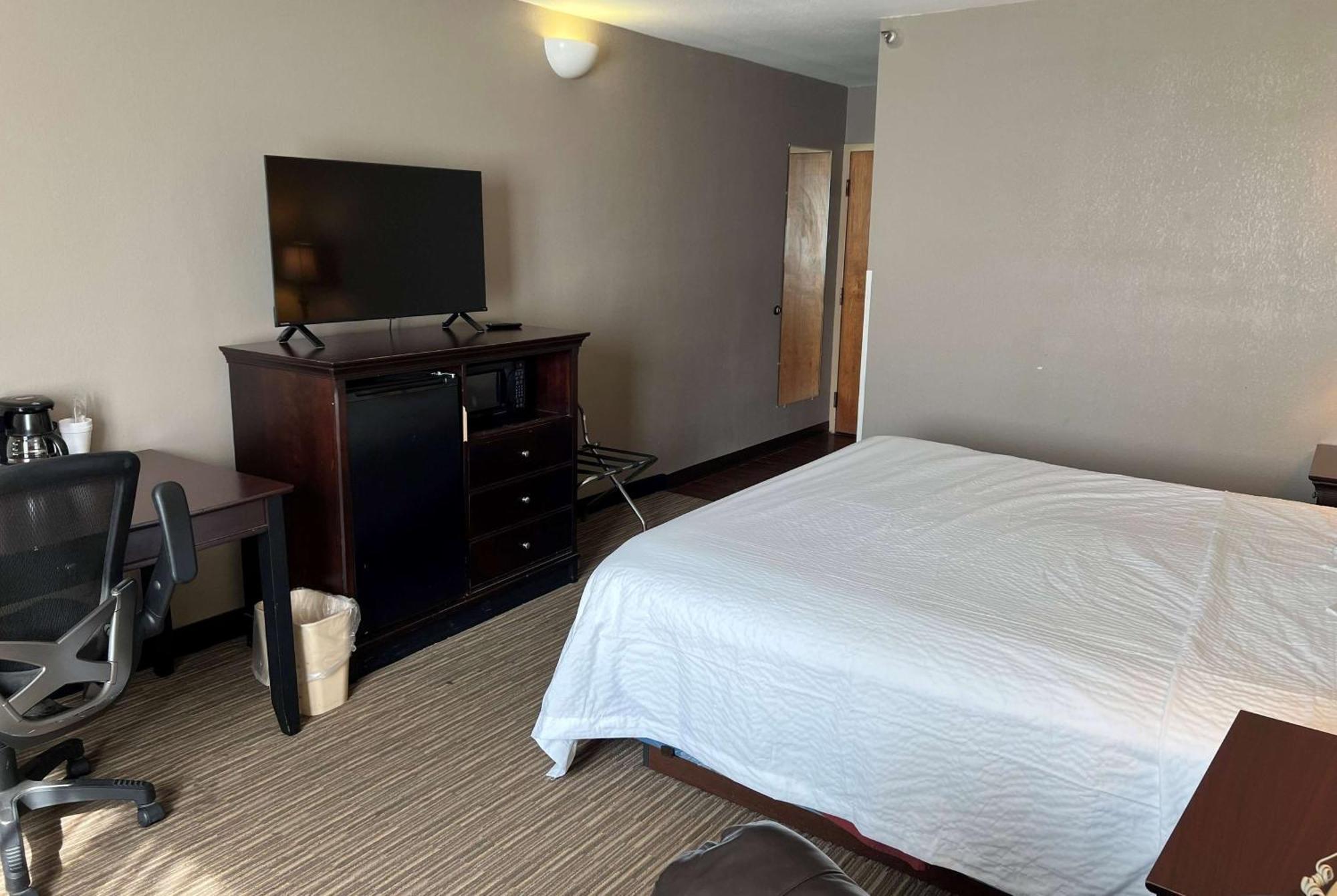 Days Inn By Wyndham Pittsburg Ks Εξωτερικό φωτογραφία