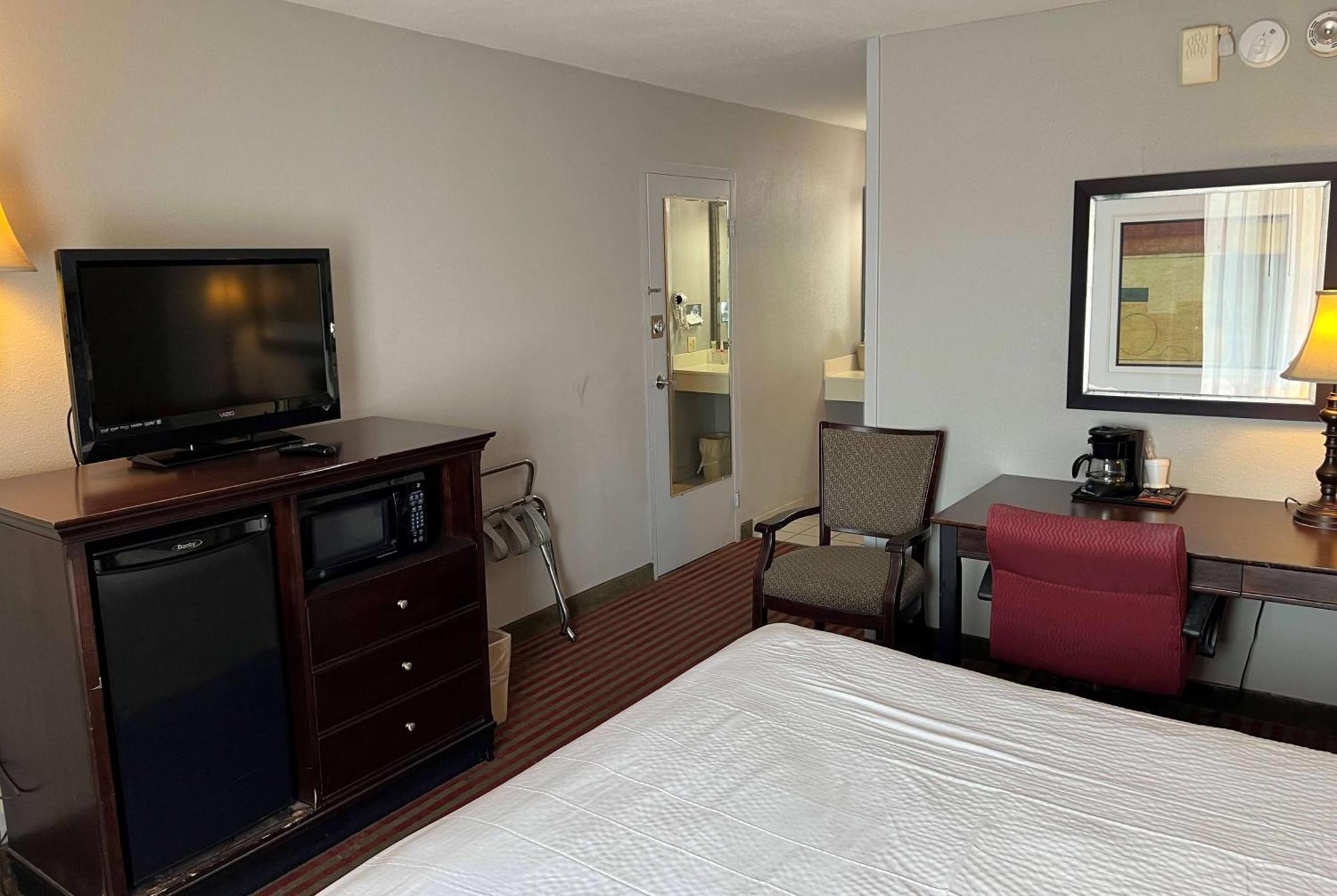 Days Inn By Wyndham Pittsburg Ks Εξωτερικό φωτογραφία