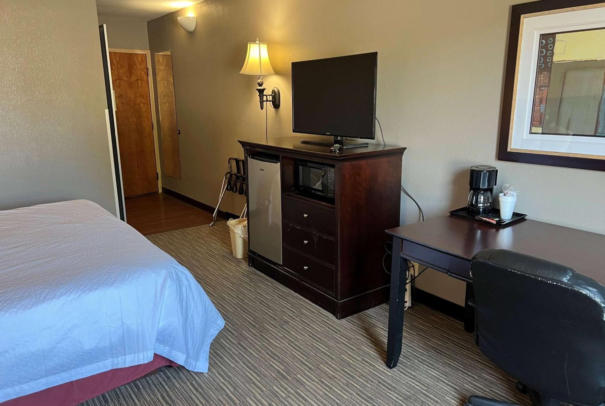 Days Inn By Wyndham Pittsburg Ks Εξωτερικό φωτογραφία
