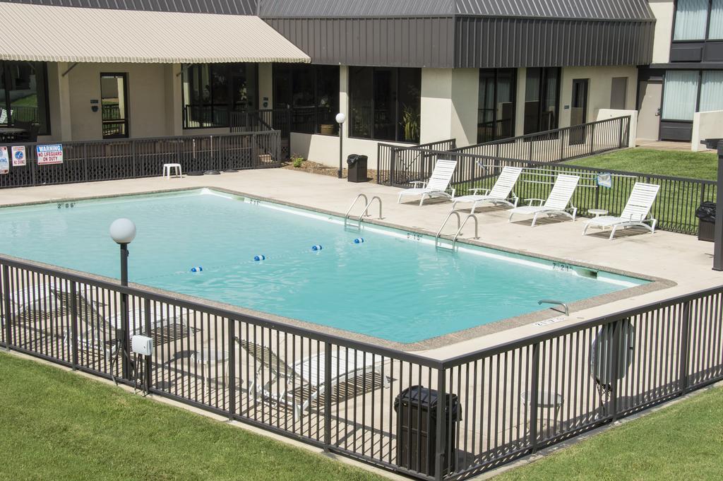 Days Inn By Wyndham Pittsburg Ks Εξωτερικό φωτογραφία