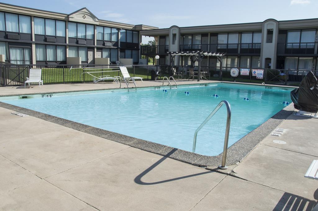 Days Inn By Wyndham Pittsburg Ks Εξωτερικό φωτογραφία