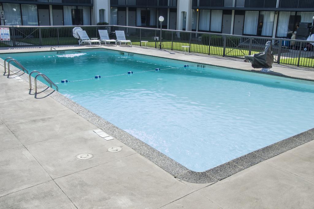 Days Inn By Wyndham Pittsburg Ks Εξωτερικό φωτογραφία