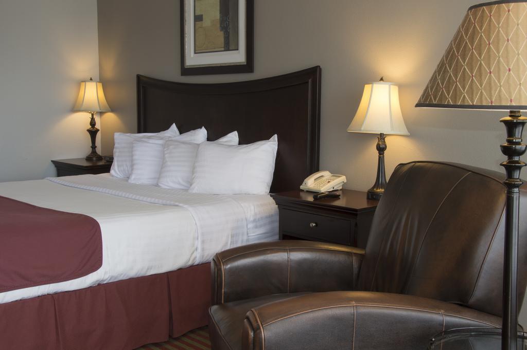 Days Inn By Wyndham Pittsburg Ks Εξωτερικό φωτογραφία