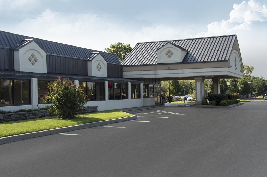 Days Inn By Wyndham Pittsburg Ks Εξωτερικό φωτογραφία