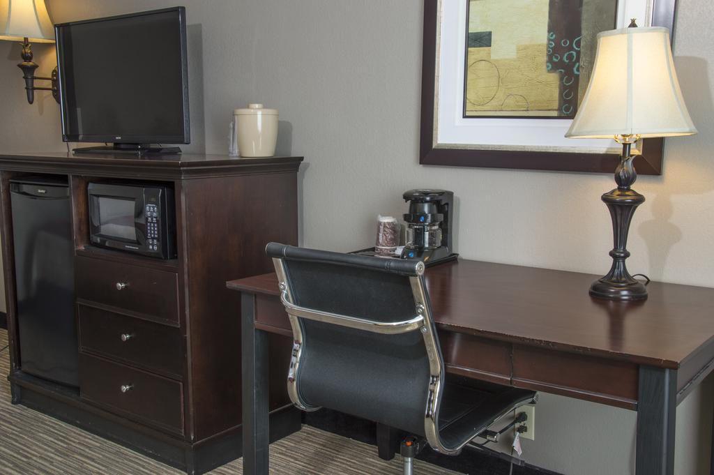 Days Inn By Wyndham Pittsburg Ks Εξωτερικό φωτογραφία