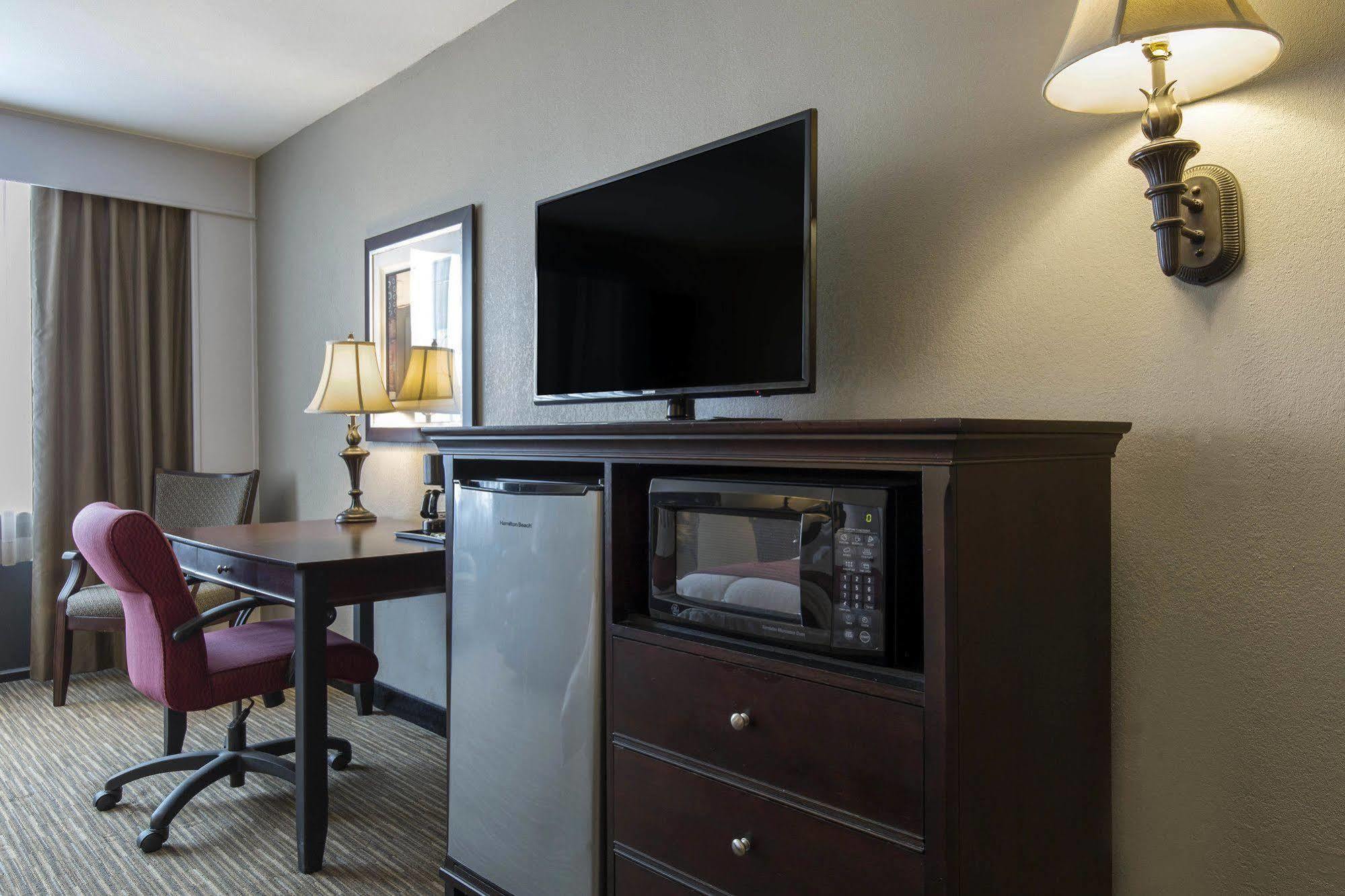 Days Inn By Wyndham Pittsburg Ks Εξωτερικό φωτογραφία