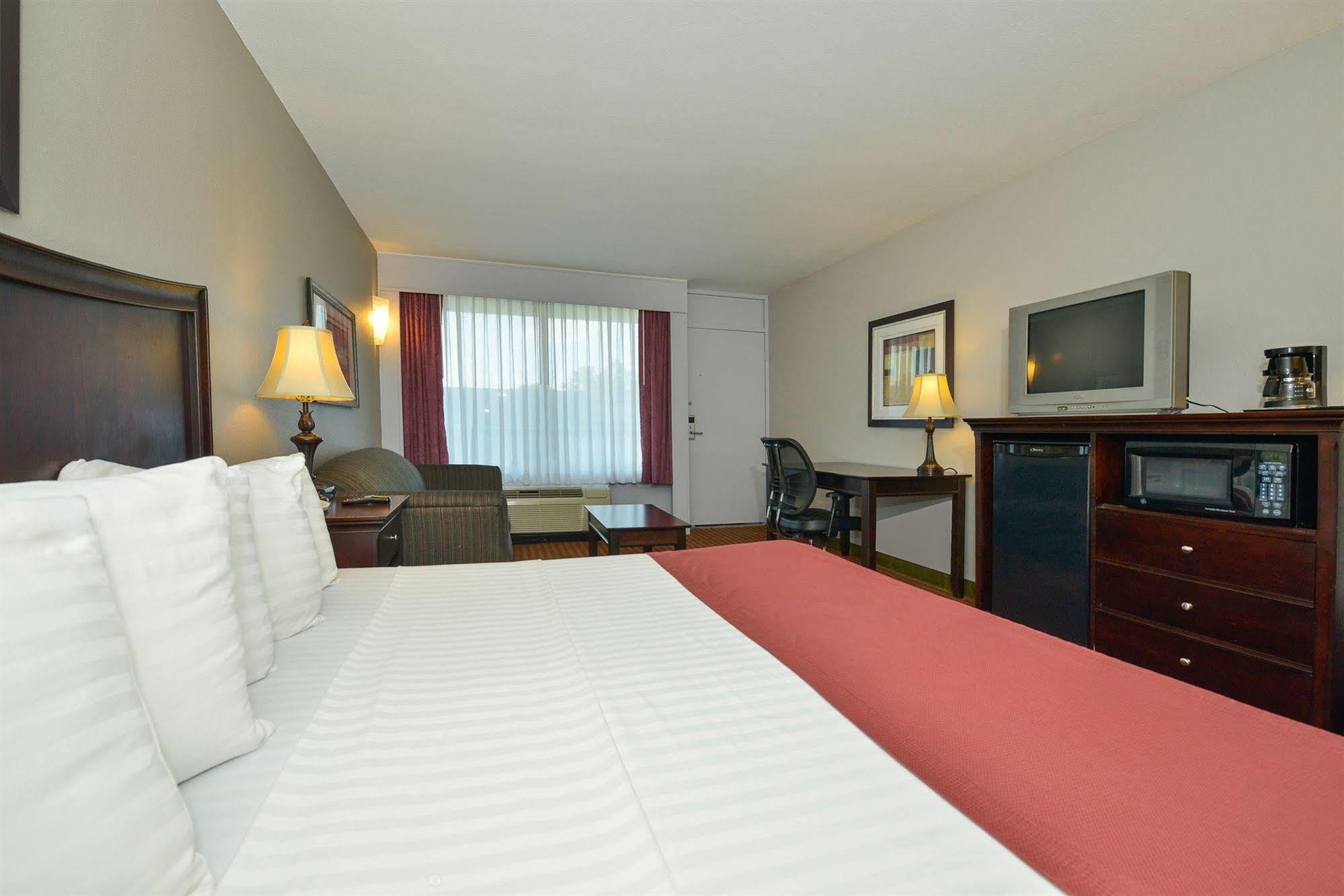 Days Inn By Wyndham Pittsburg Ks Εξωτερικό φωτογραφία