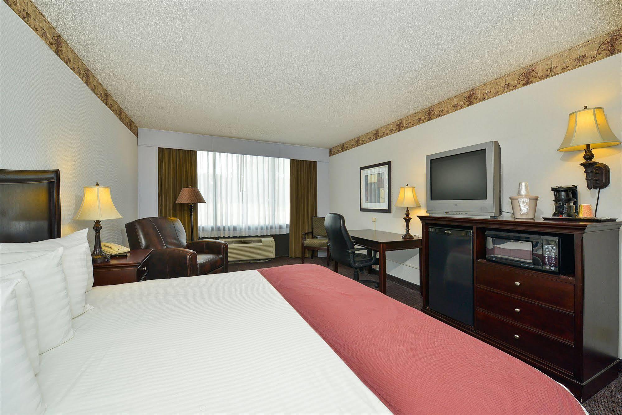 Days Inn By Wyndham Pittsburg Ks Εξωτερικό φωτογραφία