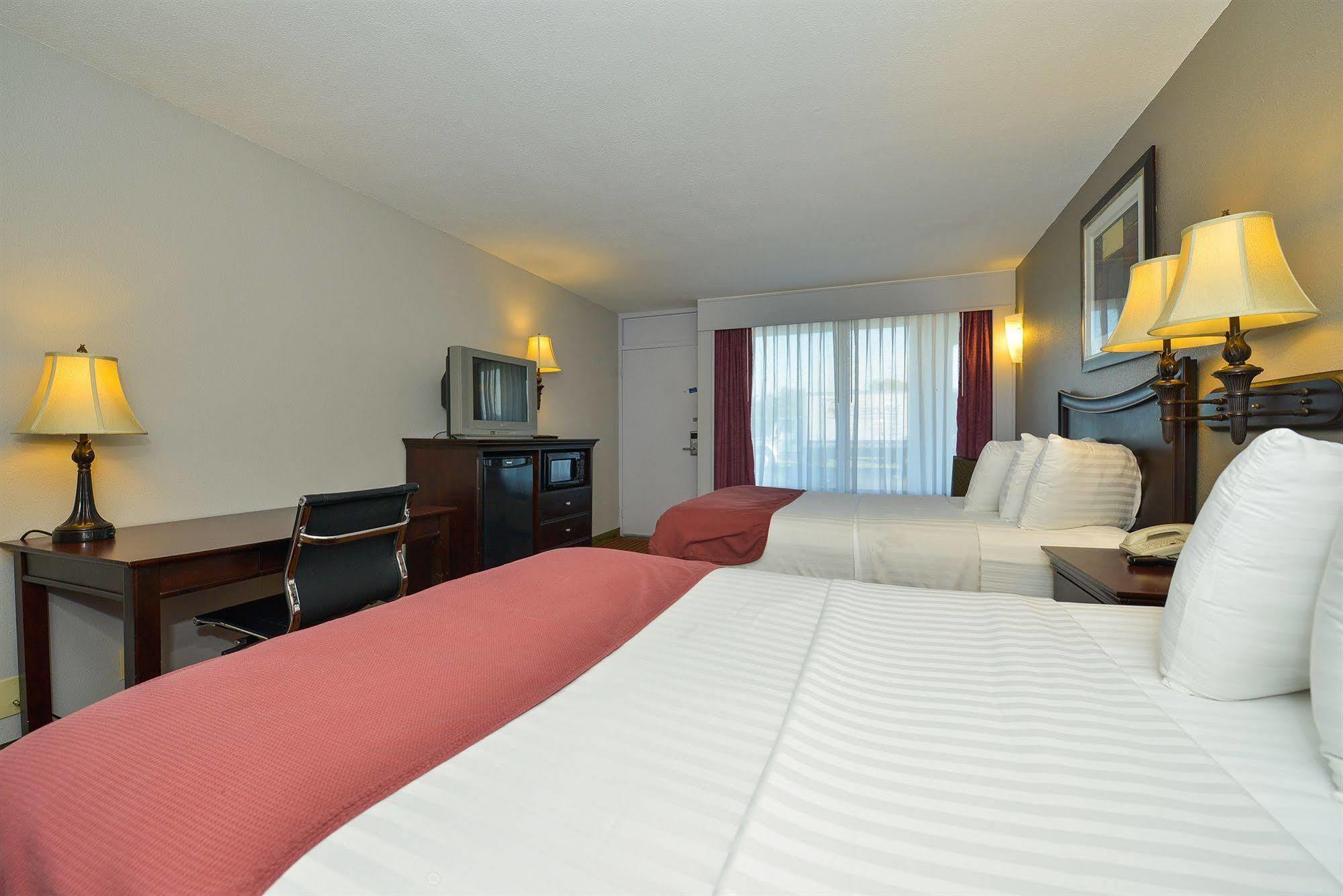 Days Inn By Wyndham Pittsburg Ks Εξωτερικό φωτογραφία