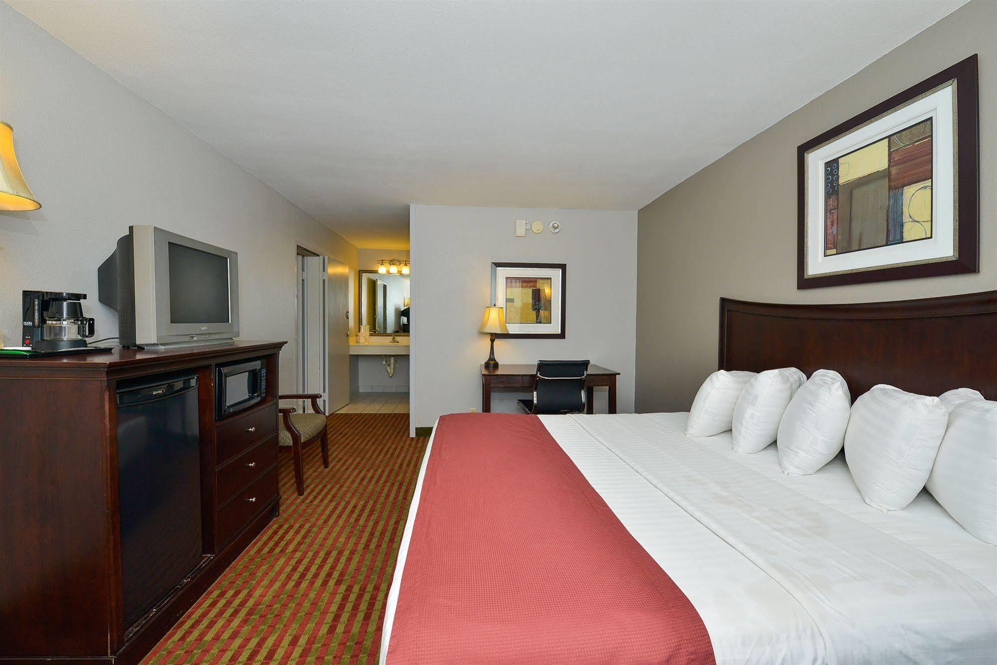 Days Inn By Wyndham Pittsburg Ks Εξωτερικό φωτογραφία