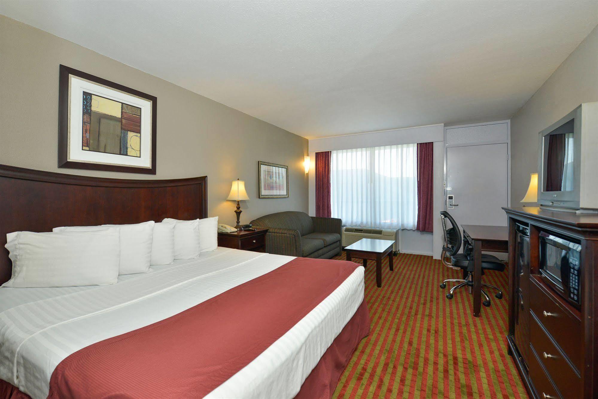 Days Inn By Wyndham Pittsburg Ks Εξωτερικό φωτογραφία