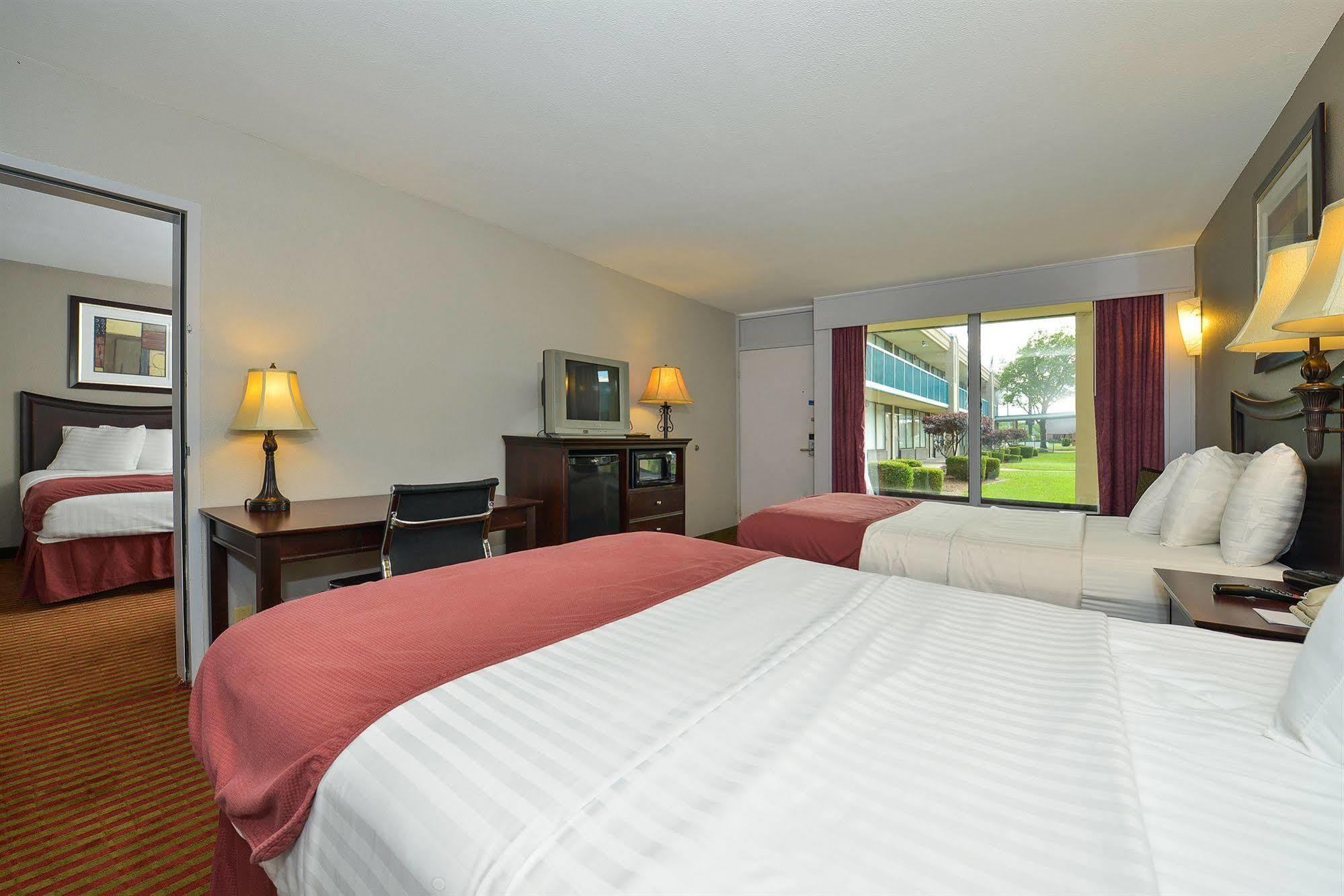 Days Inn By Wyndham Pittsburg Ks Εξωτερικό φωτογραφία