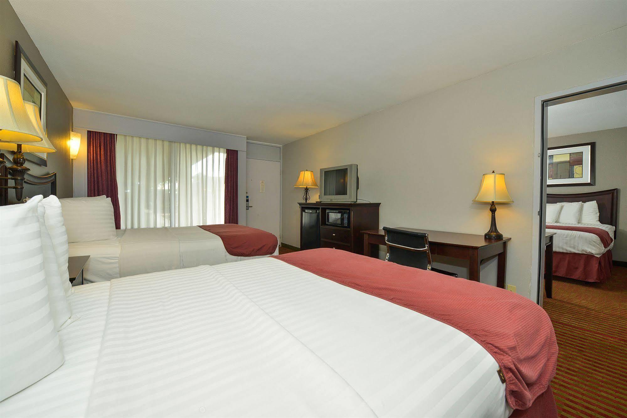 Days Inn By Wyndham Pittsburg Ks Εξωτερικό φωτογραφία