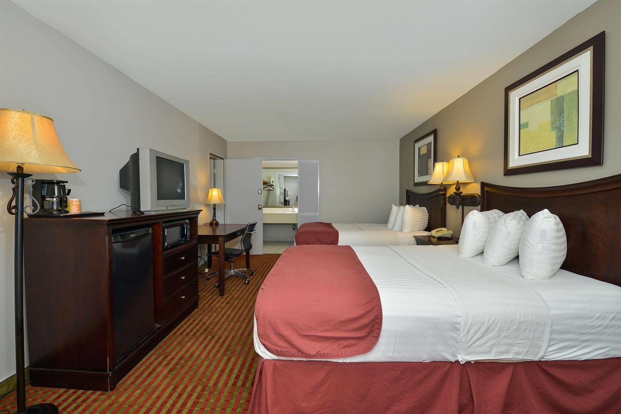 Days Inn By Wyndham Pittsburg Ks Εξωτερικό φωτογραφία