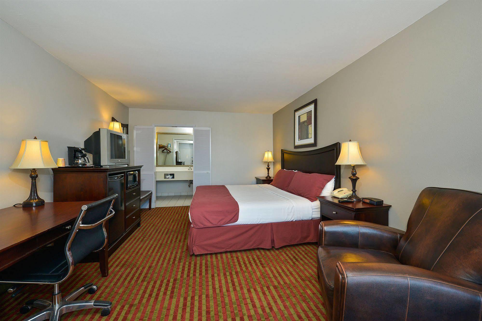 Days Inn By Wyndham Pittsburg Ks Εξωτερικό φωτογραφία