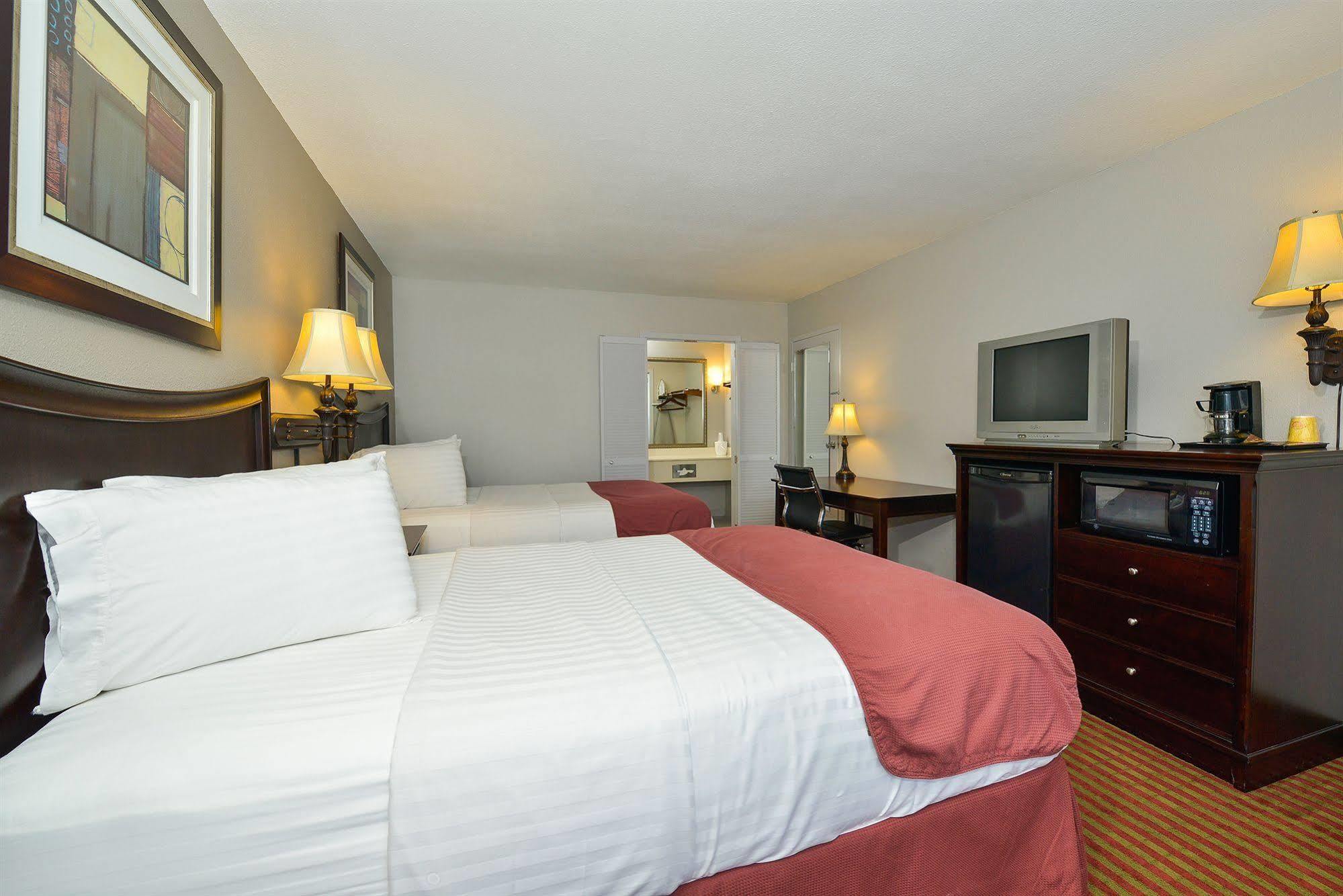 Days Inn By Wyndham Pittsburg Ks Εξωτερικό φωτογραφία
