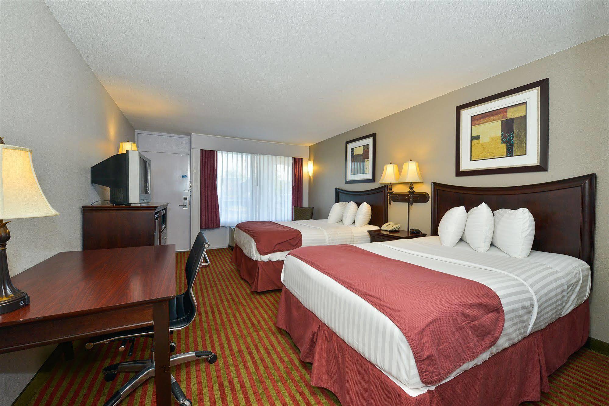 Days Inn By Wyndham Pittsburg Ks Εξωτερικό φωτογραφία