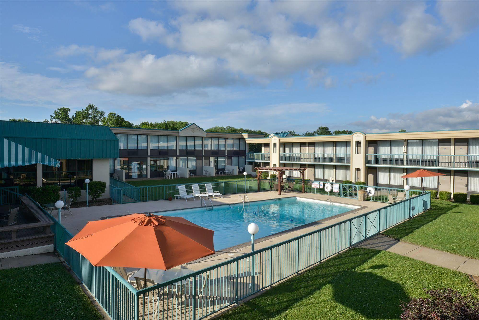 Days Inn By Wyndham Pittsburg Ks Εξωτερικό φωτογραφία