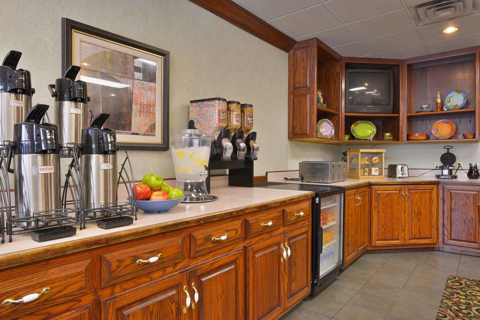 Days Inn By Wyndham Pittsburg Ks Εξωτερικό φωτογραφία