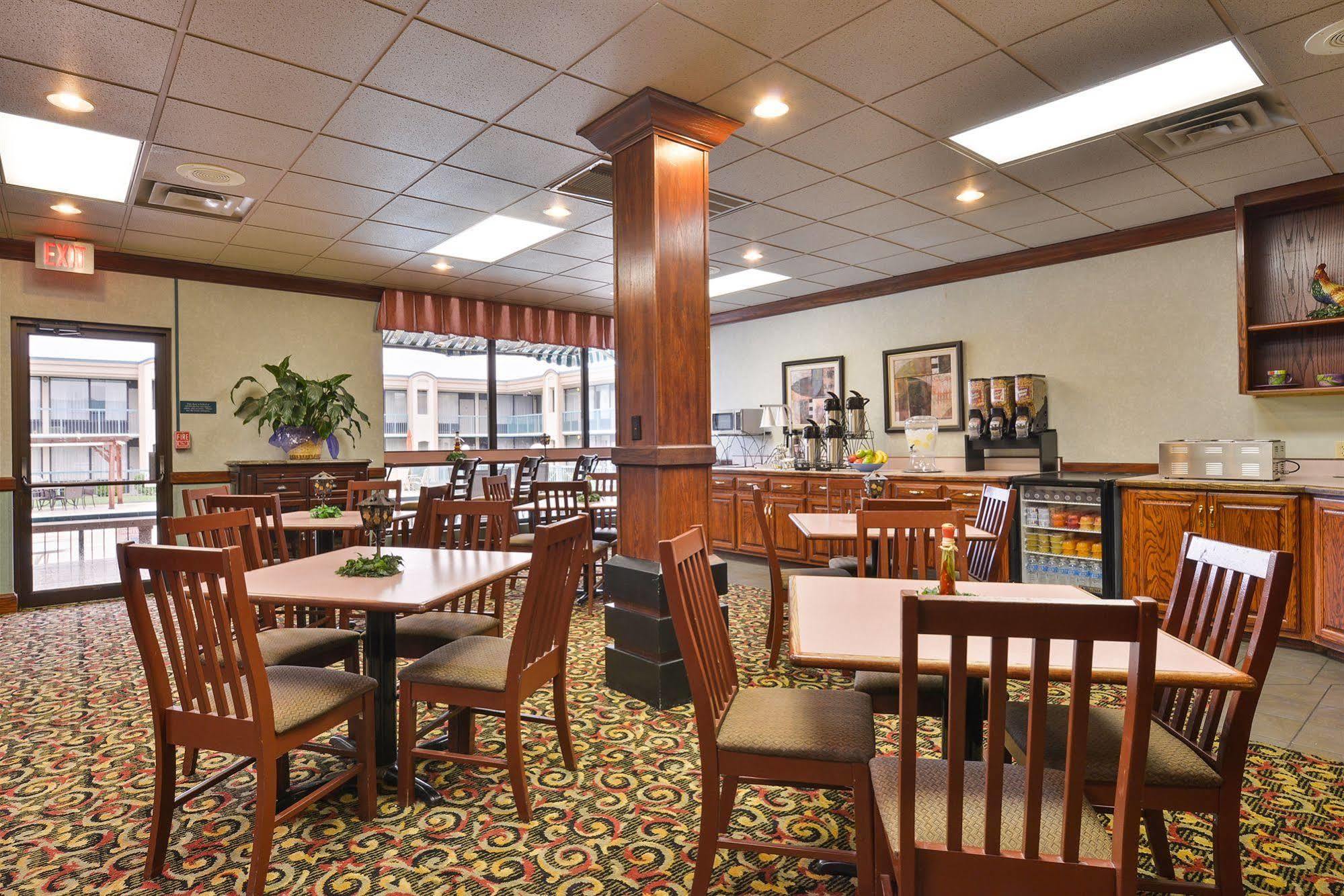 Days Inn By Wyndham Pittsburg Ks Εξωτερικό φωτογραφία