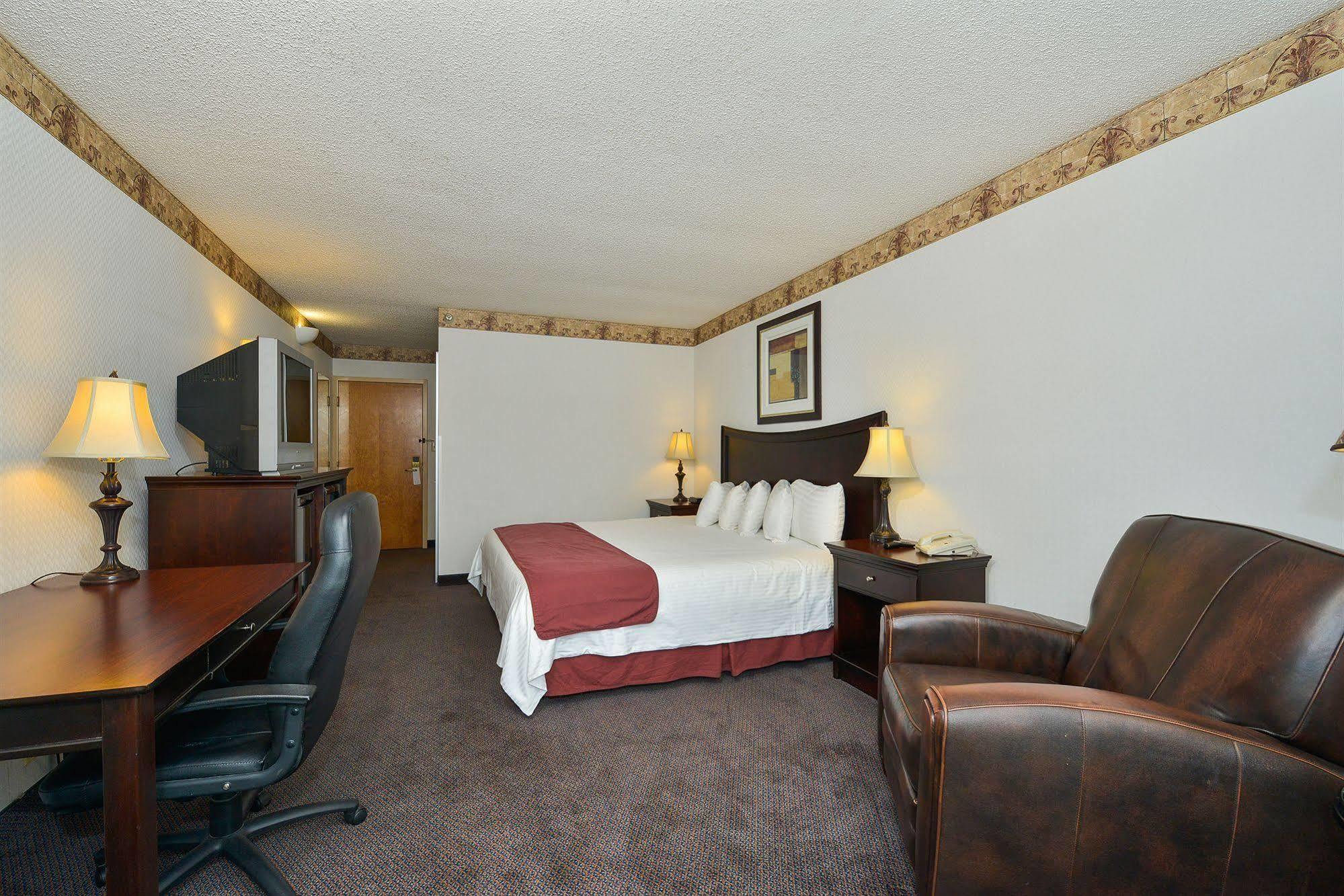 Days Inn By Wyndham Pittsburg Ks Εξωτερικό φωτογραφία