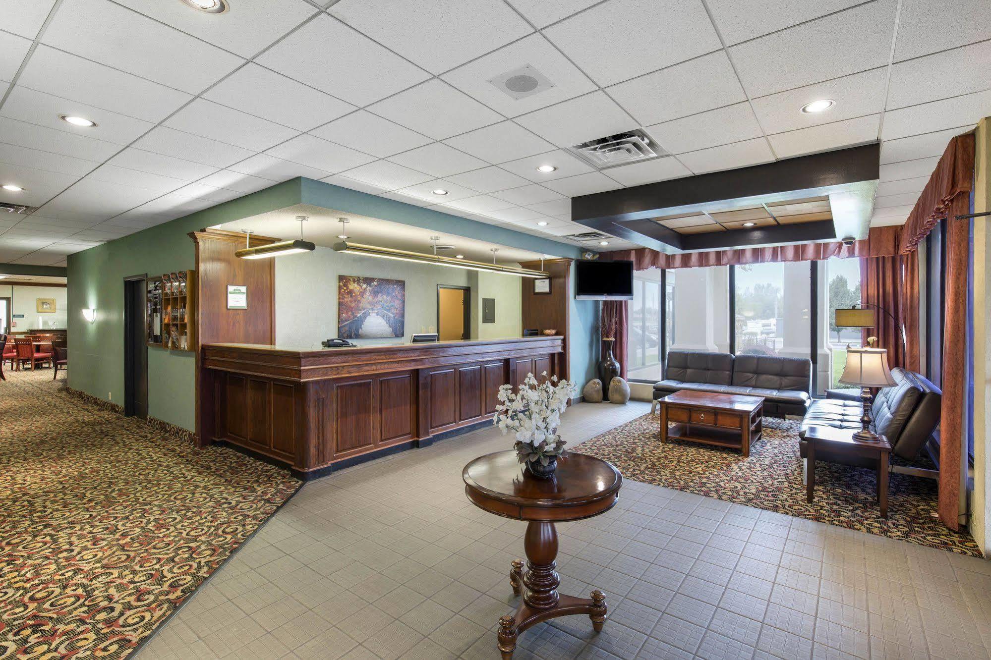 Days Inn By Wyndham Pittsburg Ks Εξωτερικό φωτογραφία