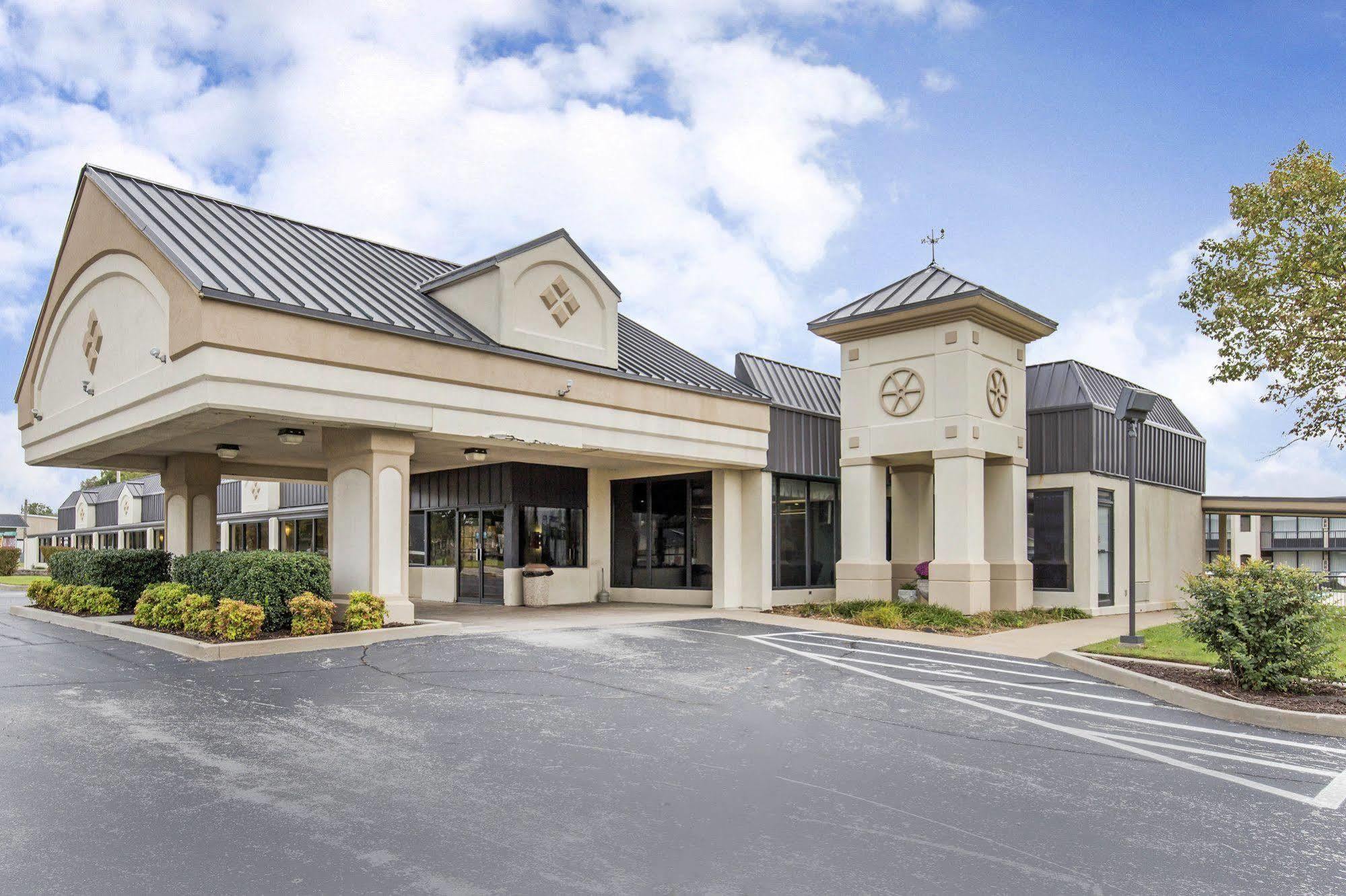Days Inn By Wyndham Pittsburg Ks Εξωτερικό φωτογραφία