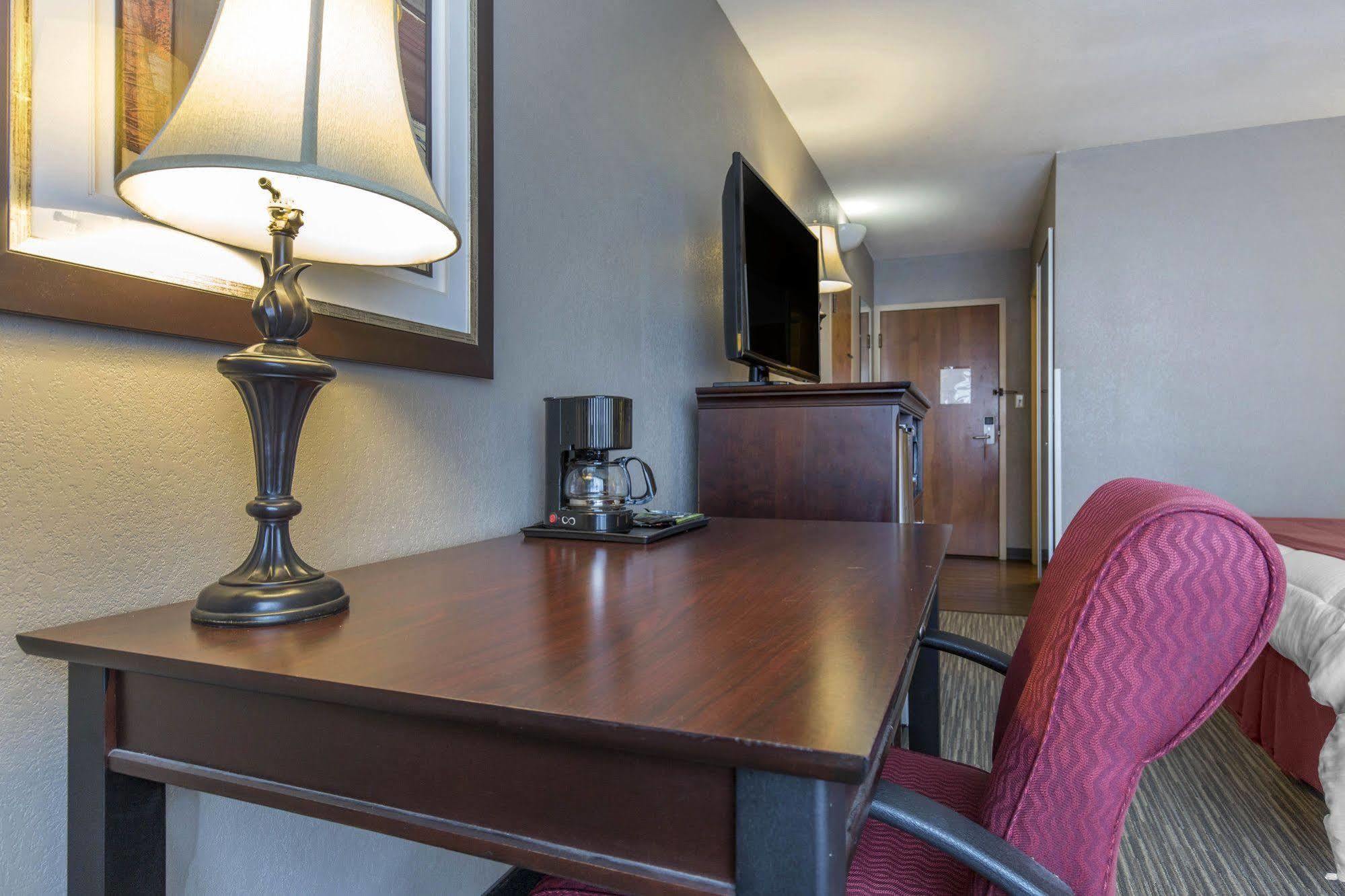 Days Inn By Wyndham Pittsburg Ks Εξωτερικό φωτογραφία
